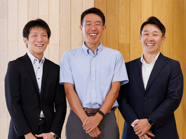 （左から）小川さん、山本さん、村上さん