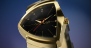 世界初の電池式腕時計が14金製で復活