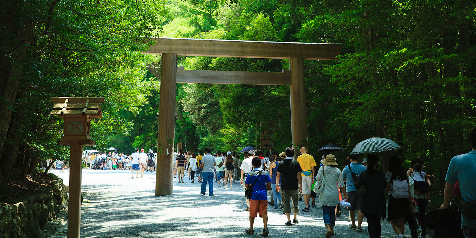 Approximately eight million people come to Ise Grand Shrine every year | Keisuke Tanigawa