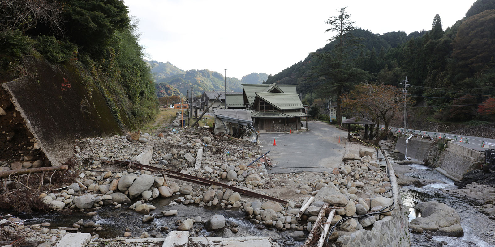Heavy rain destroyed Chikuzen-Iwaya Station in 2017 | PIXTA