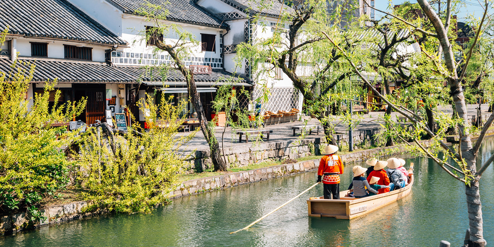 A boat tour through Kurashiki’s Bikan Historical Quarter | Sanga Park/Dreamstime